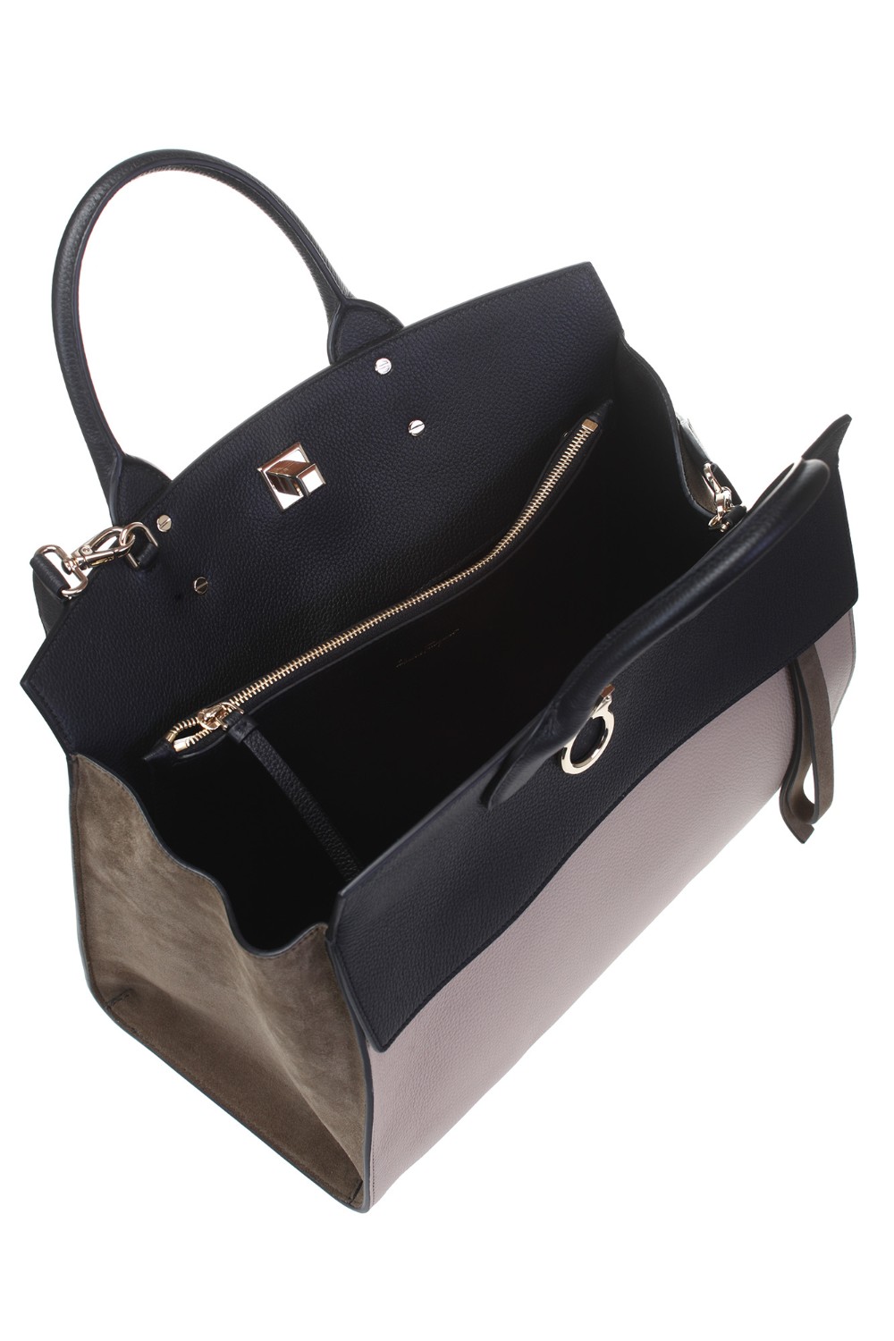 shop SALVATORE FERRAGAMO  Borsa: Salvatore Ferragamo maxi Studio Soft Bag.
Fianchi in suede.
Leggera e sfoderata.
Grande tasca frontale chiusa da zip e lungo tiretto in pelle.
Patta stondata.
Pouch interna estraibile.
Piedini con borchie.
Chiusura con slider Gancini in finitura dorata.
Dimensioni: Altezza 29 cm, Lunghezza 50 cm, Profondità 20 cm.
Composizione: 100% pelle di vitello.
Fabbricato in Italia.. 211772 THE STUDIO-031759187 number 8077114